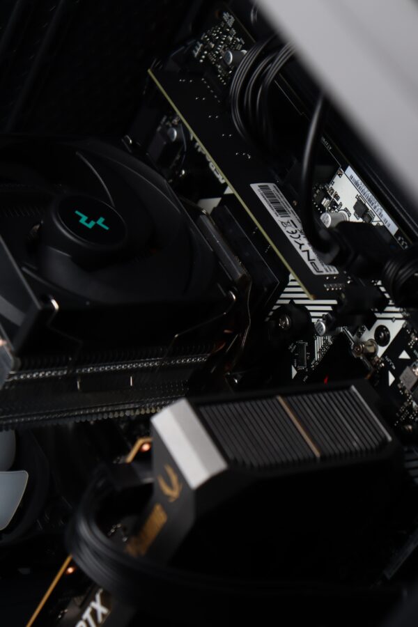 GR-5 Ryzen 5 5500 RTX 5060 Build