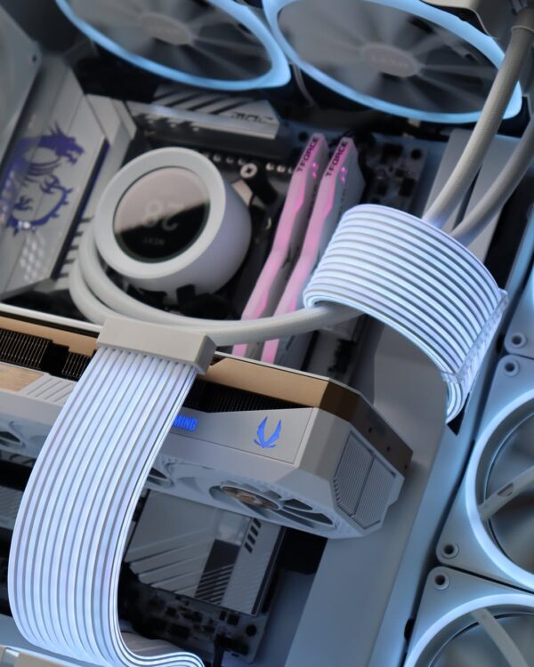 G-Special Edition Ryzen 9 9950X RTX 5070Ti White